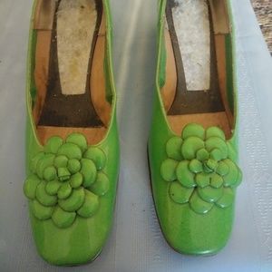 Vintage 1960s Flower Power Neon Green Heeled Shoes